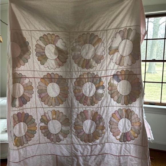 Handmade quilt - Picture 3 of 11